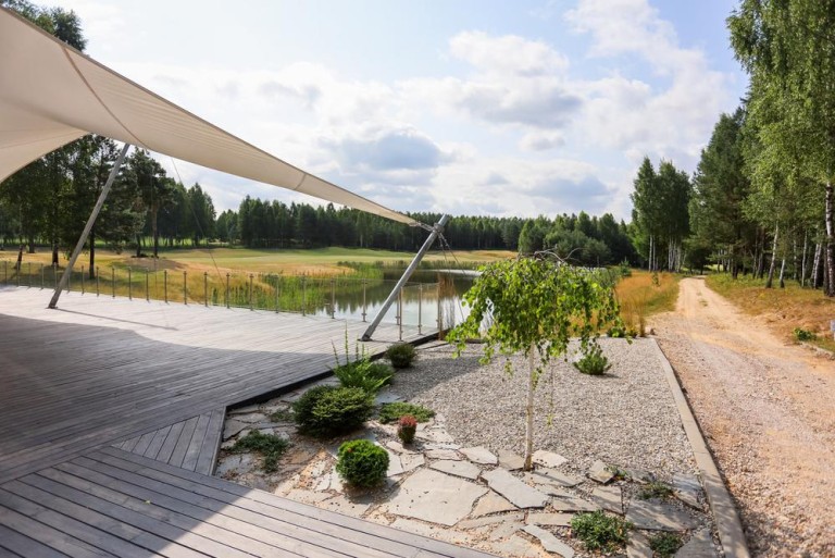 Plantation d'arbres à Mamirolle, quels végétaux privilégier ?